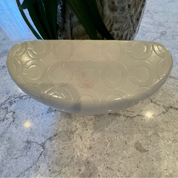 White, signature, Coach, clamshell sunglasses case. - Picture 5 of 7